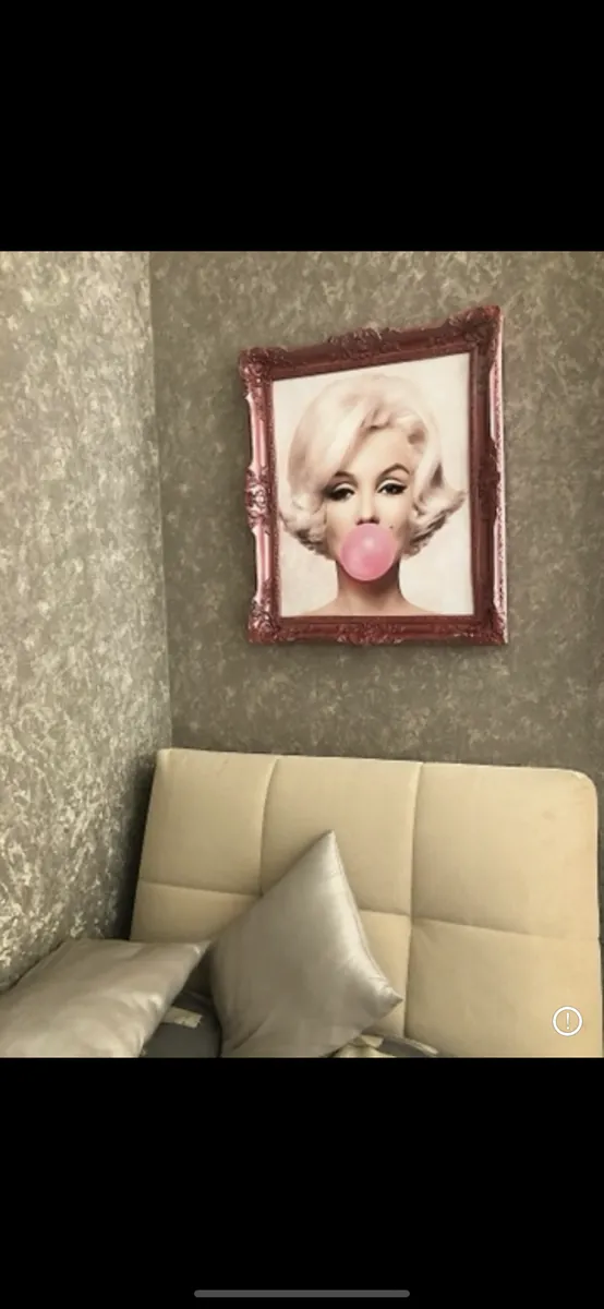 Customer photo of Marilyn Monroe // Framed Canvas